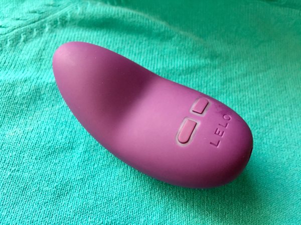 the purple Lelo Lily 2 vibrator on a turquoise background